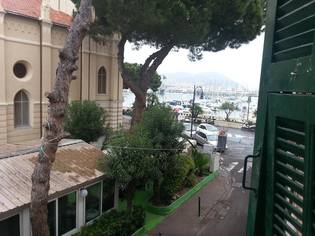 Case Vacanze Borgo Marina Imperia Kamer foto