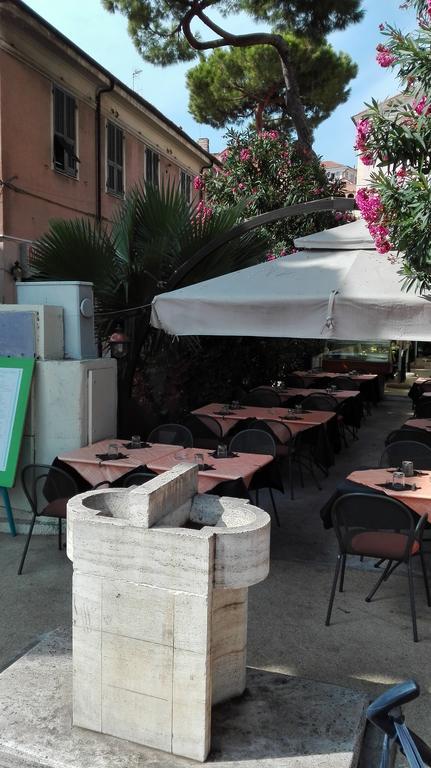 Case Vacanze Borgo Marina Imperia Buitenkant foto