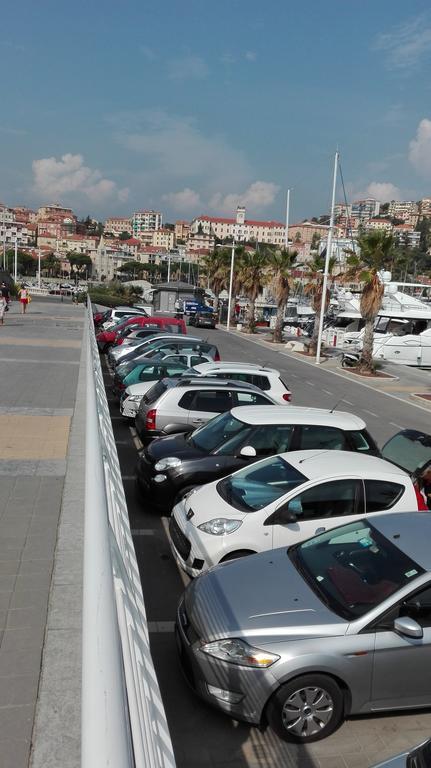 Case Vacanze Borgo Marina Imperia Buitenkant foto