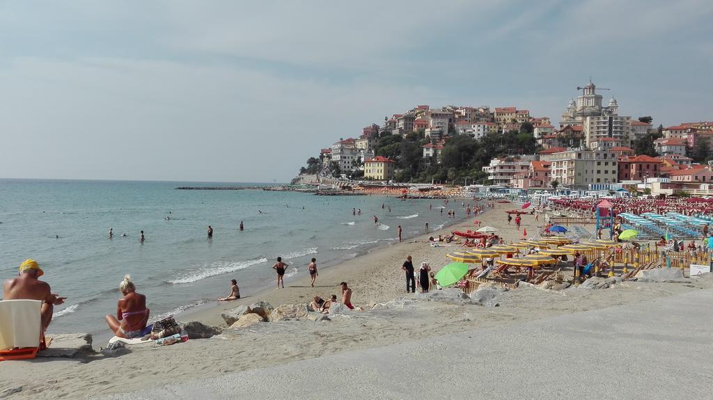 Case Vacanze Borgo Marina Imperia Buitenkant foto