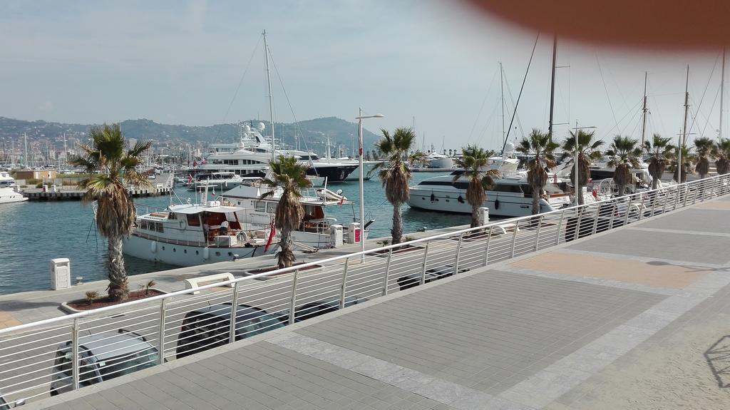Case Vacanze Borgo Marina Imperia Buitenkant foto