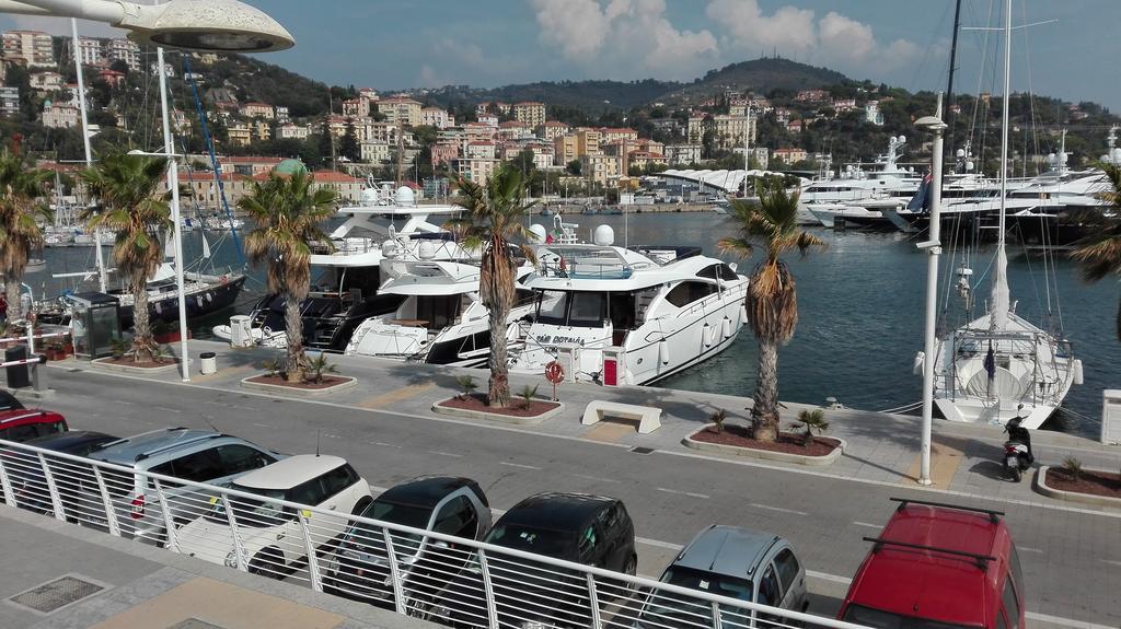 Case Vacanze Borgo Marina Imperia Buitenkant foto