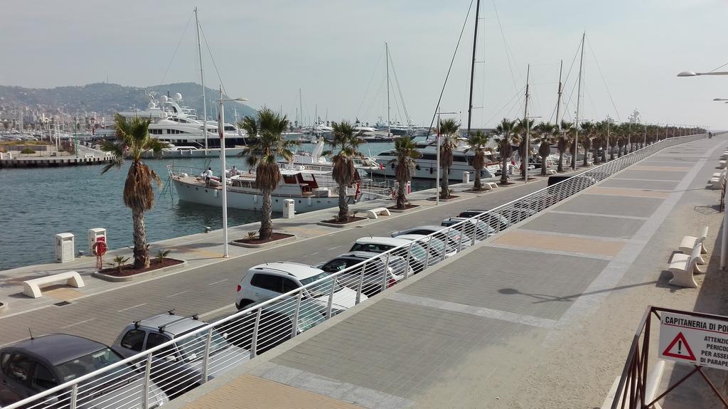 Case Vacanze Borgo Marina Imperia Buitenkant foto