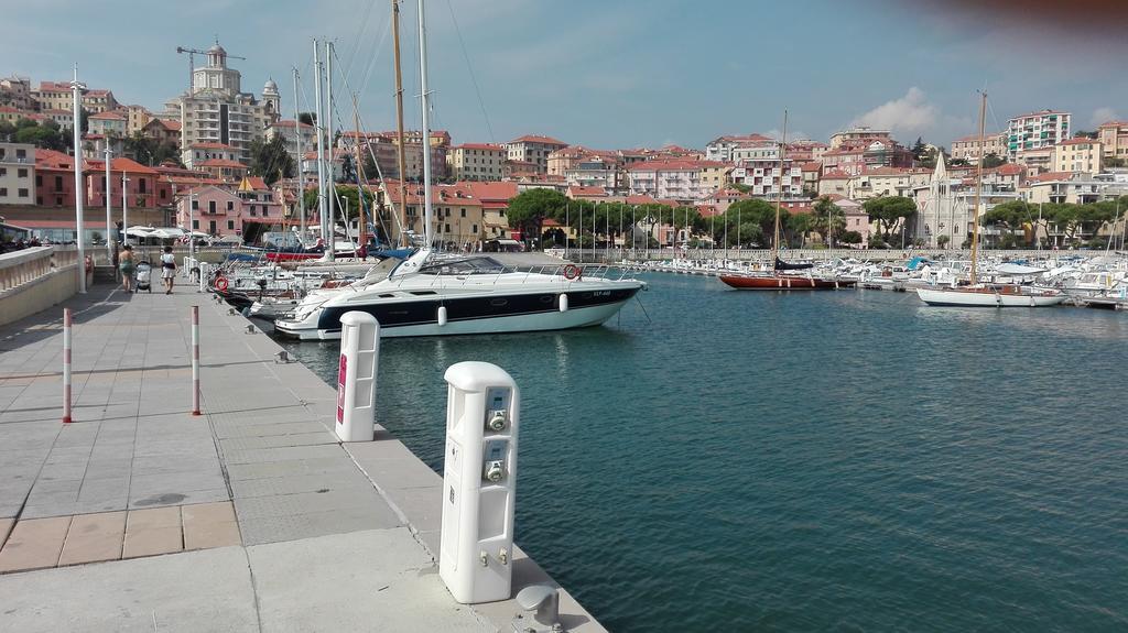 Case Vacanze Borgo Marina Imperia Buitenkant foto