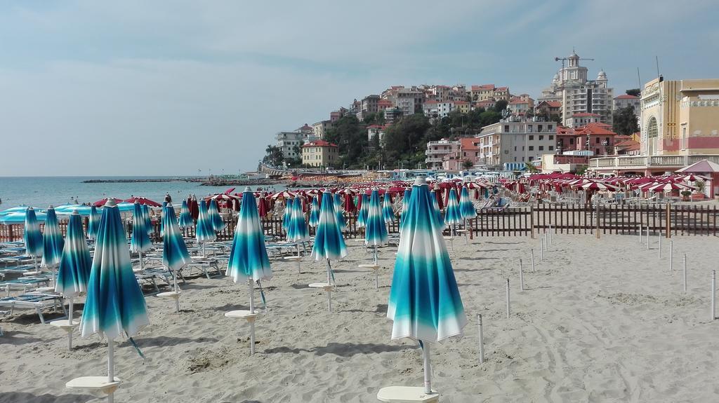 Case Vacanze Borgo Marina Imperia Buitenkant foto