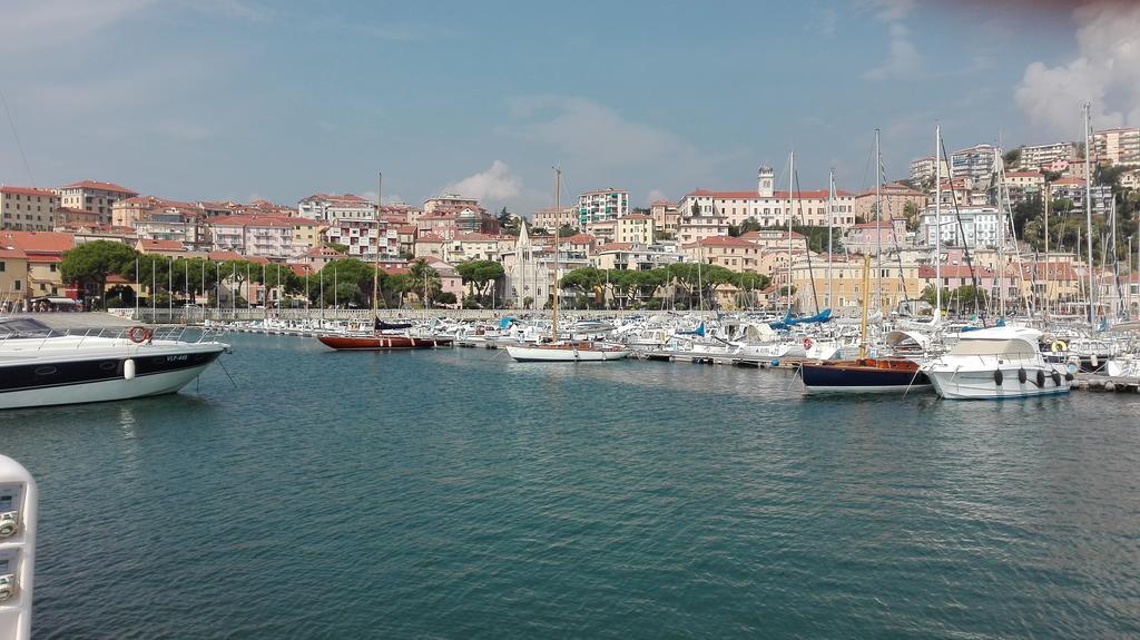 Case Vacanze Borgo Marina Imperia Buitenkant foto