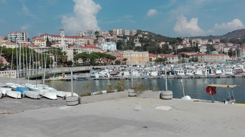Case Vacanze Borgo Marina Imperia Buitenkant foto