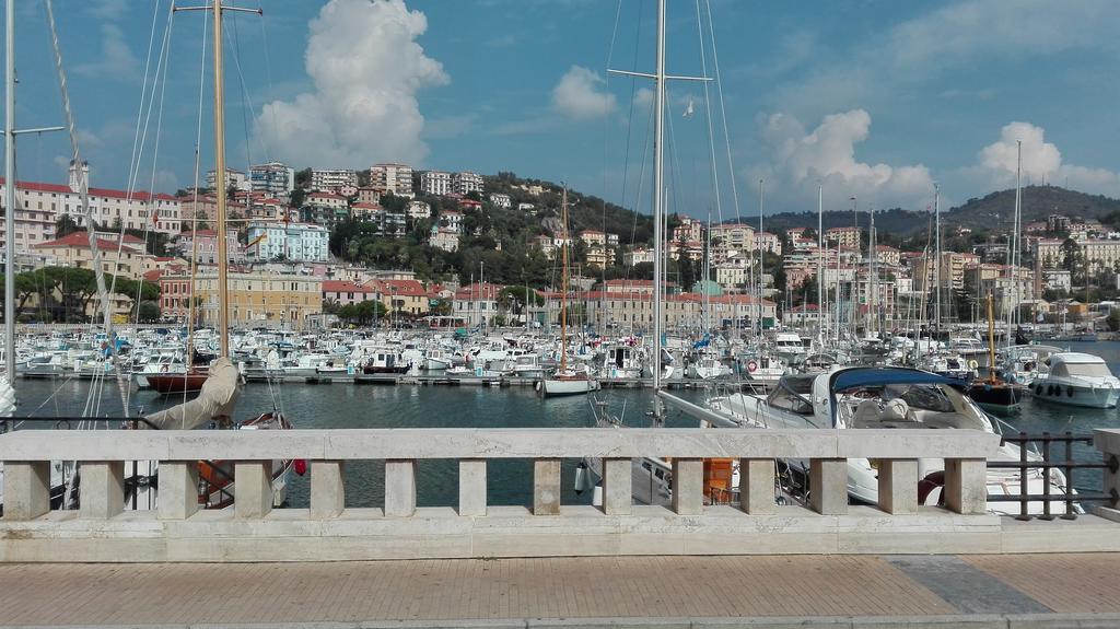 Case Vacanze Borgo Marina Imperia Buitenkant foto
