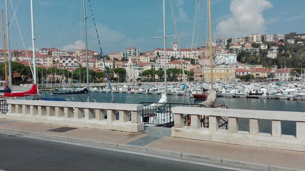 Case Vacanze Borgo Marina Imperia Buitenkant foto