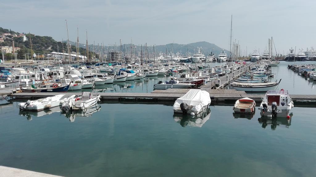 Case Vacanze Borgo Marina Imperia Buitenkant foto